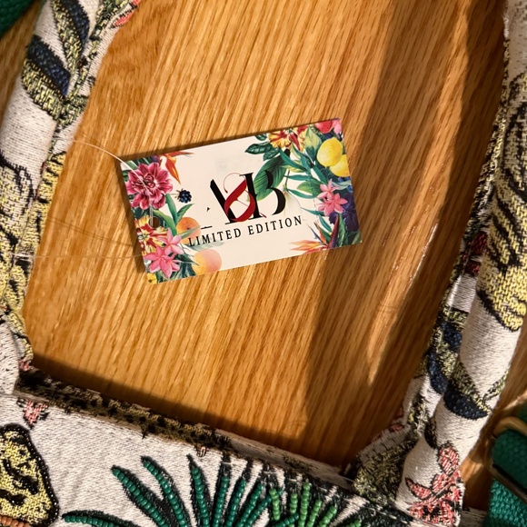 Limited Edition Viral Safari Beaded Bag - Picture 9 of 10